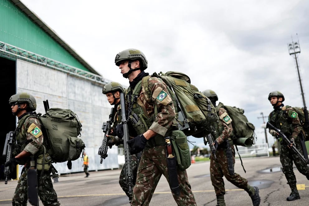 En este momento estás viendo El Ejército brasileño intensificó sus operaciones militares en la frontera con Venezuela y Guyana
