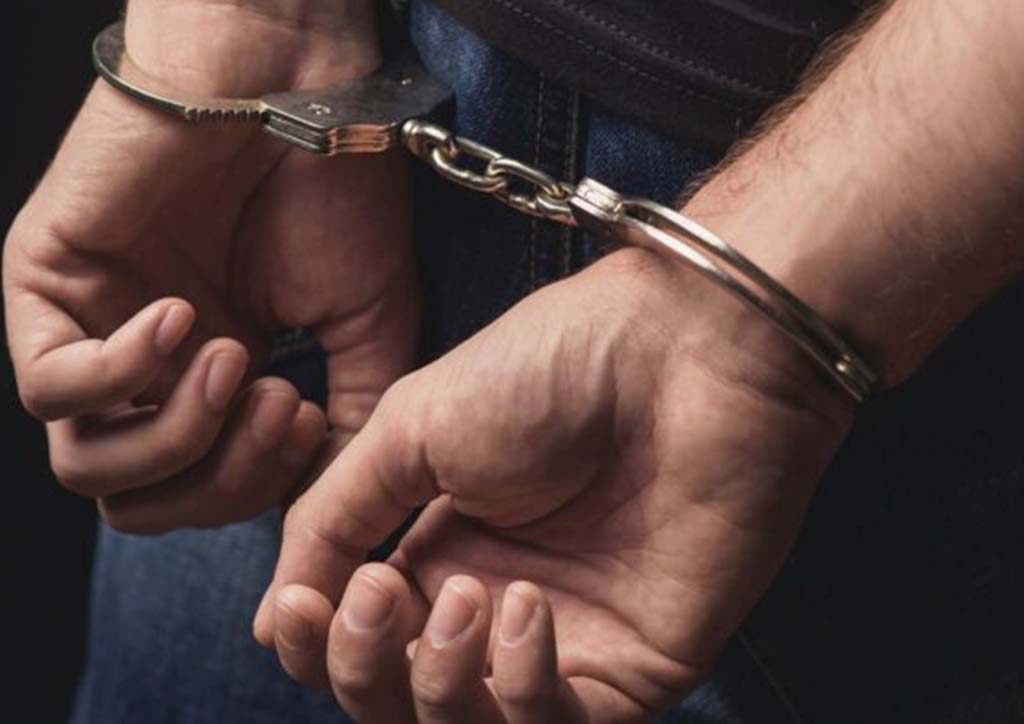 Lee más sobre el artículo Sentencia a 20 años de prisión a sujeto que abusó de su hijastra en Tarija