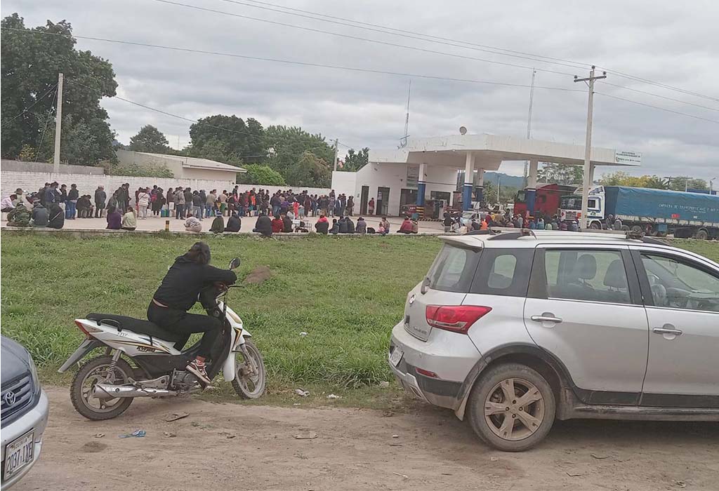 En este momento estás viendo «Estamos tocando fondo»: denuncia contundente del presidente del barrio El Prado, ante la crisis de combustible en Yacuiba