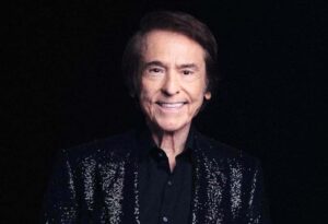 Lee más sobre el artículo Raphael Es Nombrado Persona Del Año 2025 De La Academia Latina De La Grabación®